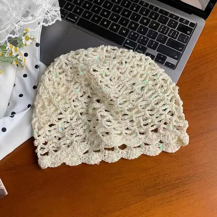 Bonnet en tricot léger pour femme, tricoté à la main, avec sequins et crochet ajouré, style bohème, 