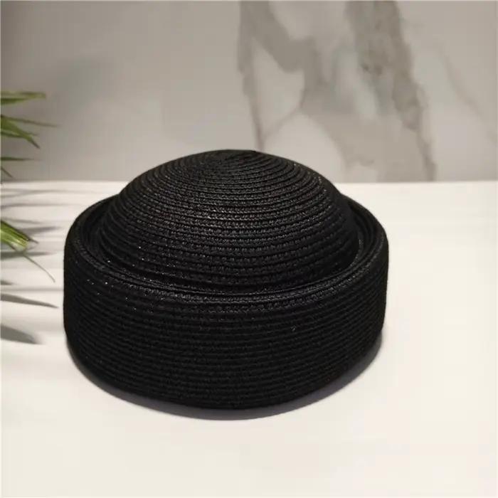 Chapeau de soleil en paille style rétro, design artistique, large bord, texture tressée, dessus conc