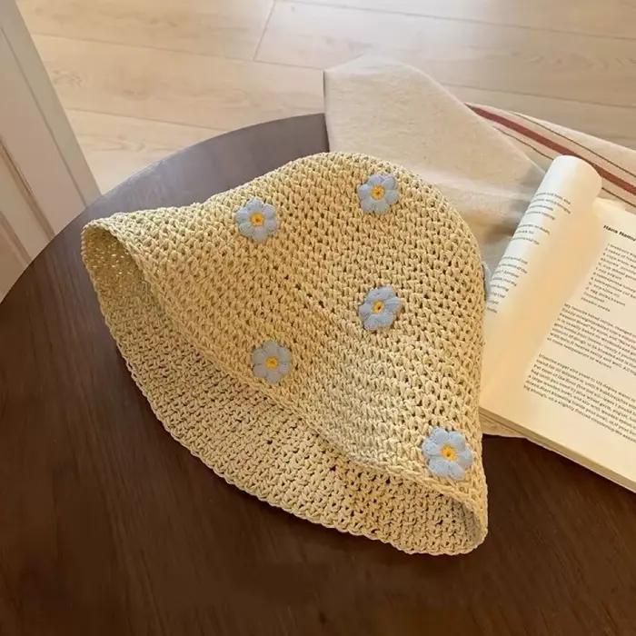 Chapeau Bob Coréen en Paille à Fleurs pour Femme – Style Bohème, Idéal pour l'Été, les Voyages, la P