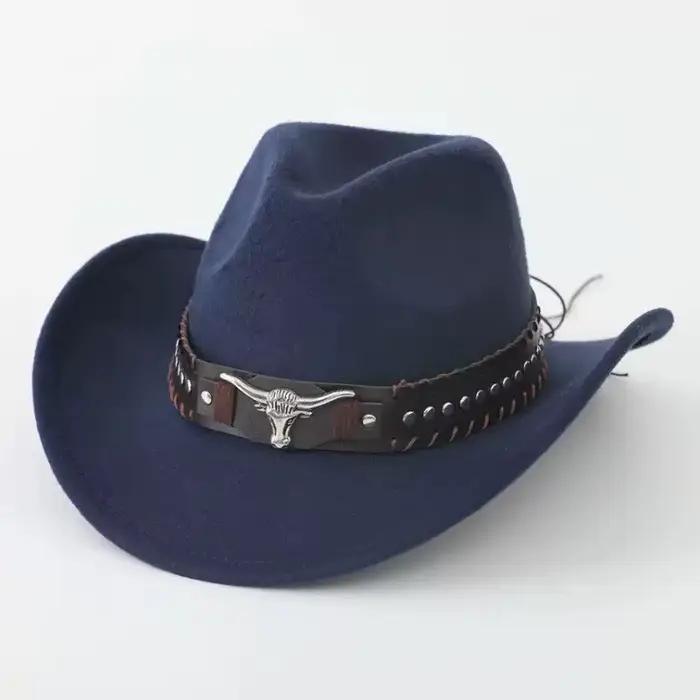 Chapeau de cowboy western avec rivets en forme de tête de taureau, bord incurvé, cordon coupe-vent e