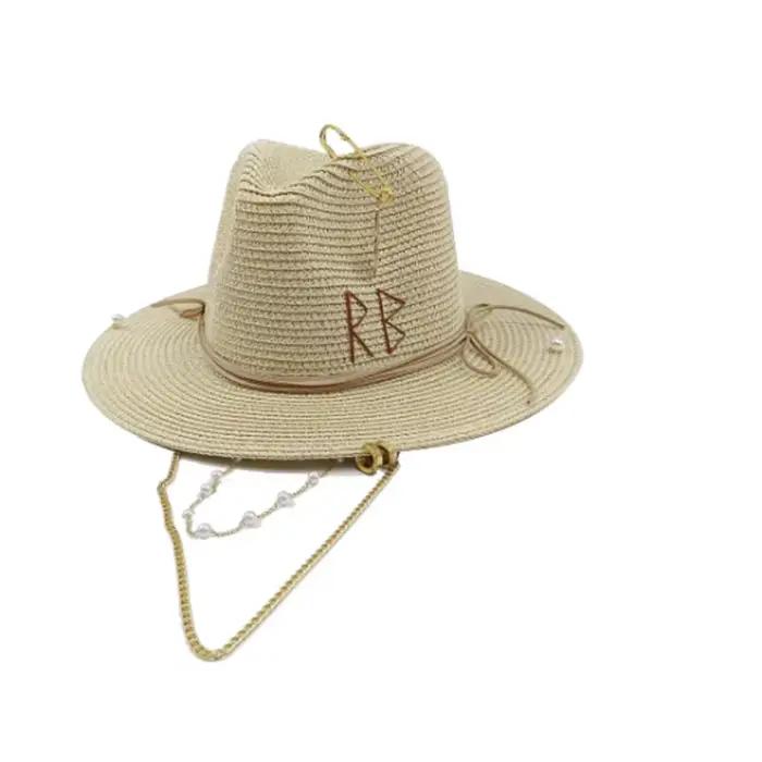 Chapeau de paille beige avec lettres en métal, design fait à la main, chaîne de perles, chapeau de s