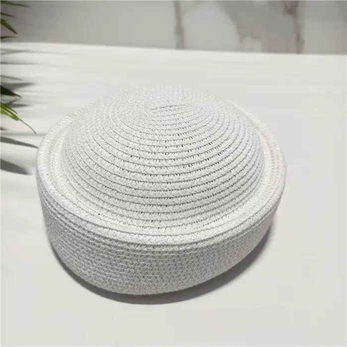Chapeau de soleil en paille style rétro, design artistique, large bord, texture tressée, dessus conc