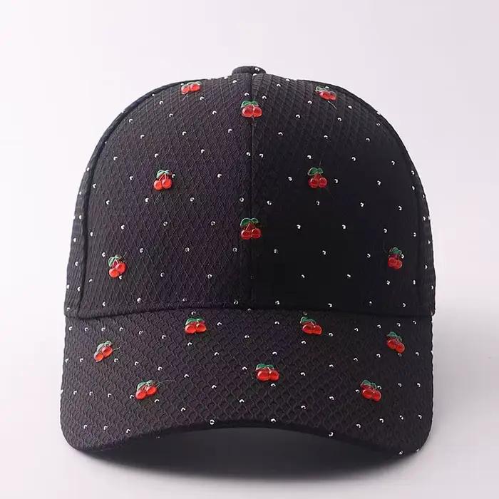Casquette de baseball couleur bonbon, élégante avec des embellissements en strass, des accents frais
