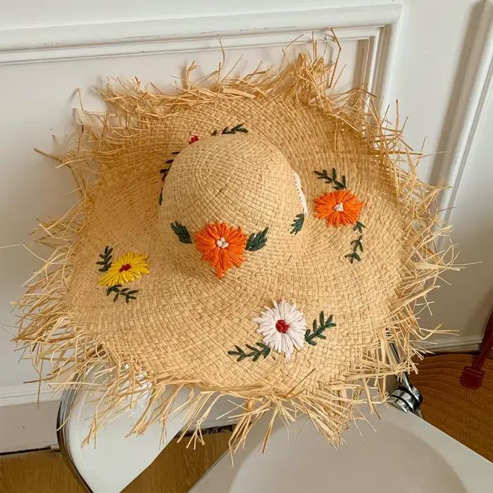 Chapeau de soleil bohème en paille de raphia à large bord brodé de fleurs, respirant et léger pour f