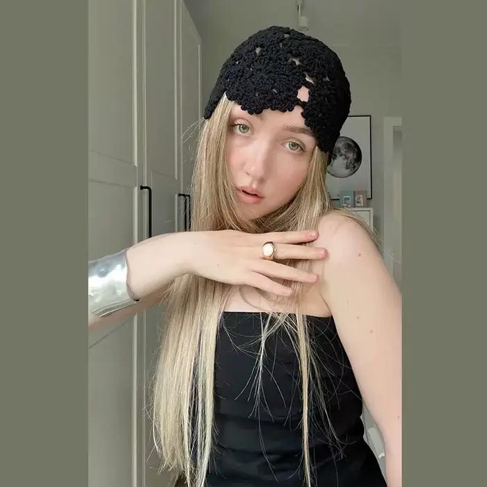 Chapeau en dentelle ajourée tricoté à la main pour femme