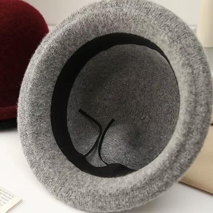 Chapeau en laine avec bord roulé pour femme