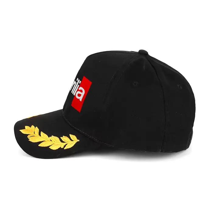 Casquette de baseball noire avec logo Aprilia et broderie de laurier jaune sur le devant et sur les côtés