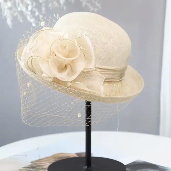 Chapeau Fascinateur en Fil de Lin Blanc Elegance pour Femmes Occasions Speciales Mariage Printemps Eté