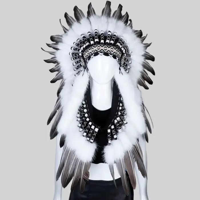 Chapeau à plumes de style bohème