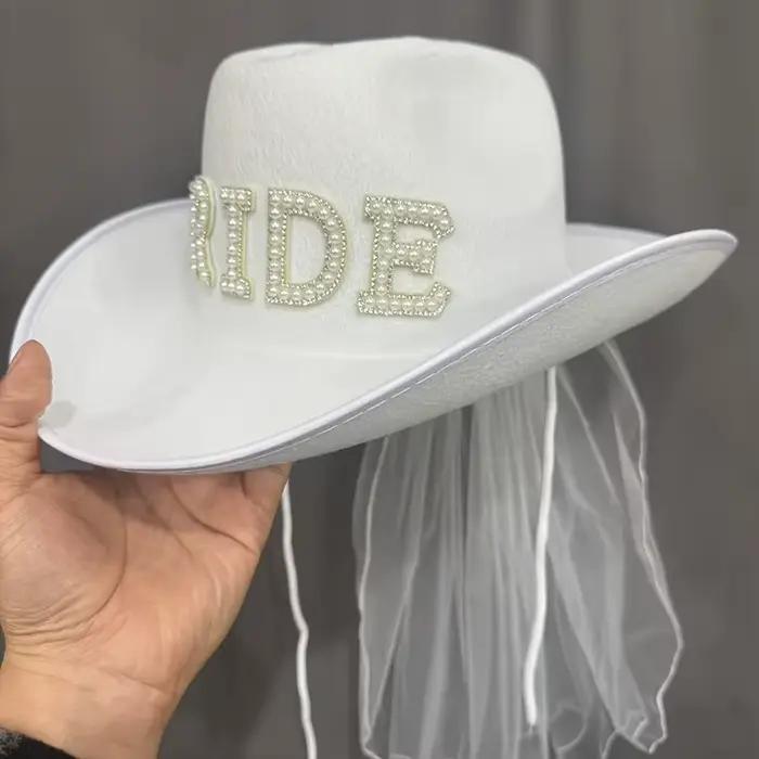 1 chapeau de cowboy blanc en fil de laine pour mariée