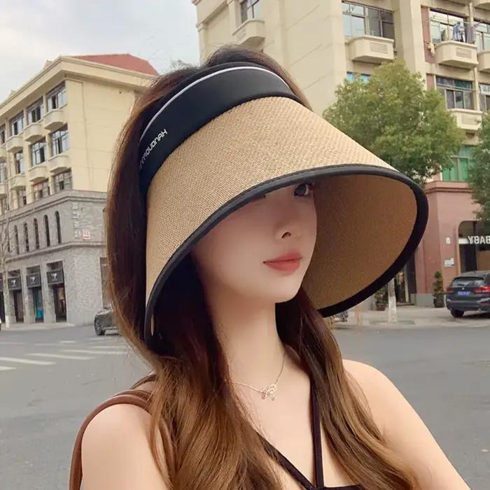 Chapeau de soleil élégant pliable en paille tressée à bord large