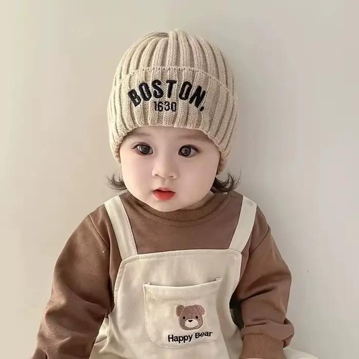 Bonnet en coton doux avec lettres brodées pour bébé
