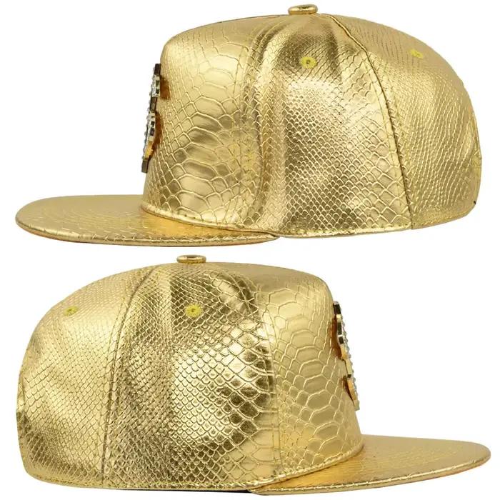 Casquette à bord plat avec la croix de jésus