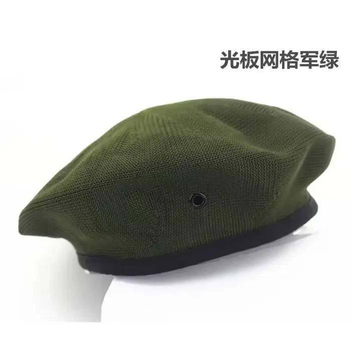 Béret en maille respirant avec écusson métallique étoile