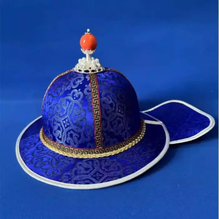 Chapeau mongol à pointe doré