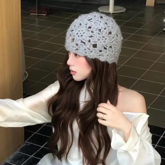 Bonnet japonais à fleurs en crochet de couleur unie