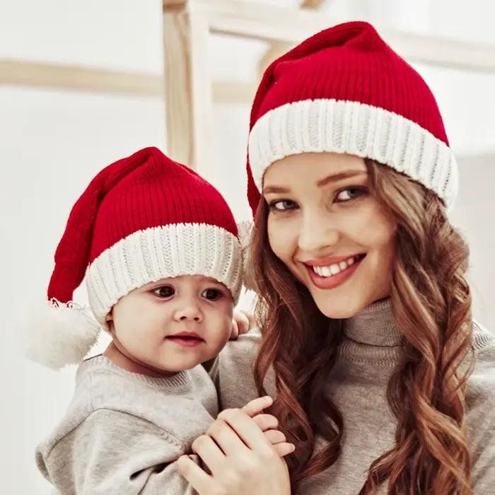 Chapeau de Noël mignon avec pompon pour bébé et adulte