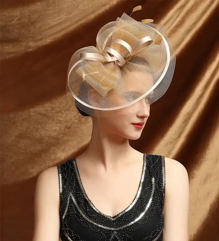 Chapeaux fascinateurs en maille de plumes