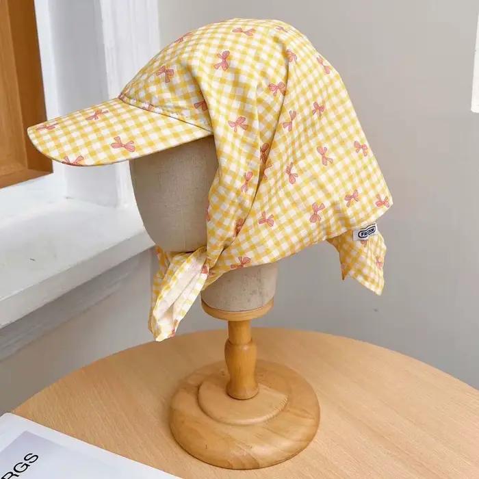 Casquette de baseball style campagnard avec foulard à carreaux et nœud