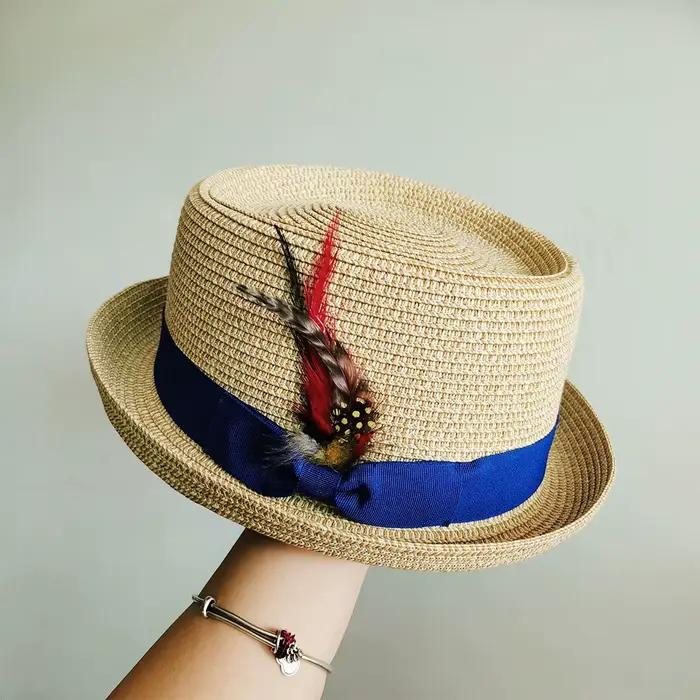 Chapeau Pork Pie vintage en paille avec plume