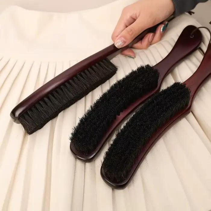 Brosse en feutre avec manche en bois