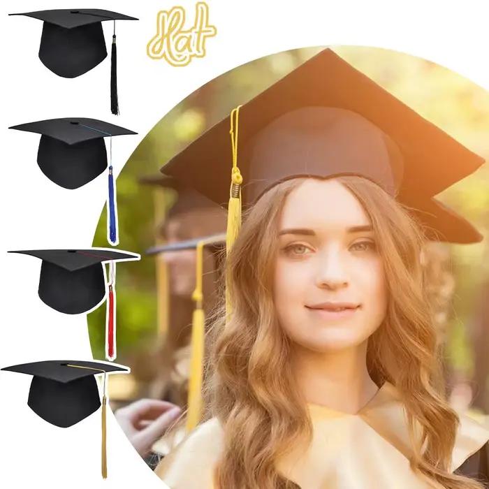 Chapeau de graduation avec pompon