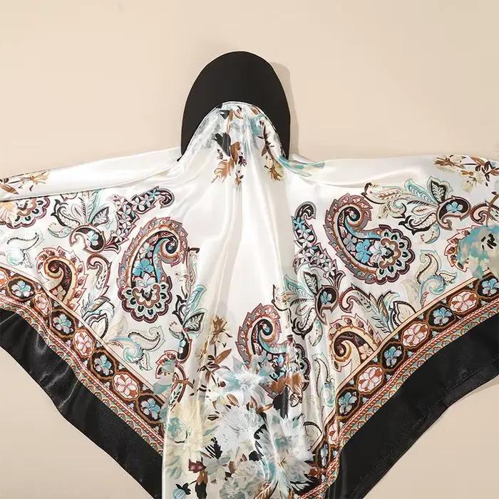 Chapeau foulard en soie satinée pour vacances