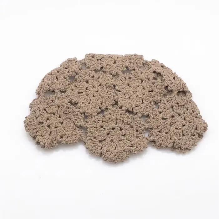 Chapeau tricoté fin et creux tissé à la main