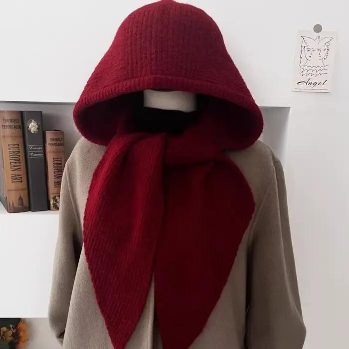 Combinaison chapeau-écharpe en polyester tricoté élégante avec cache-oreilles pour femmes hiver automne occassions extérieures à offrir