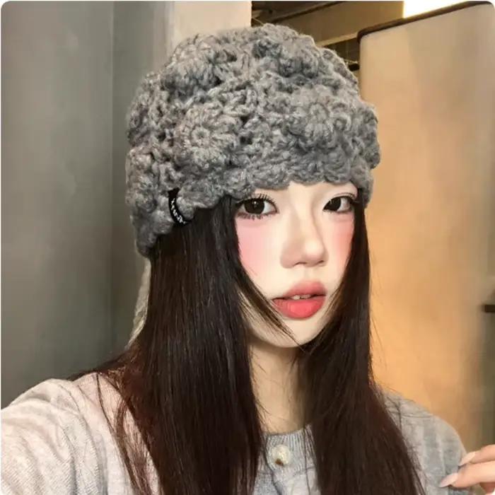 Bonnet à fleurs tissé à la main pour femme