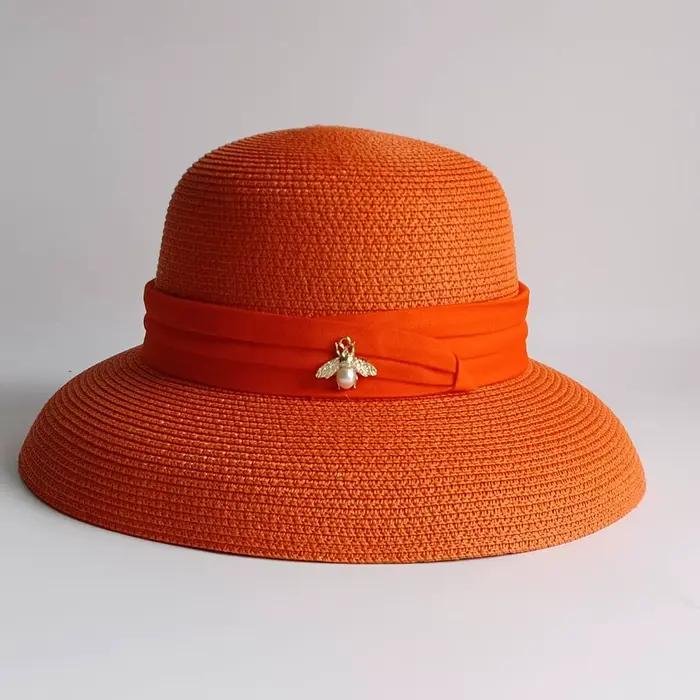 Chapeau de paille d'été élégant à la française