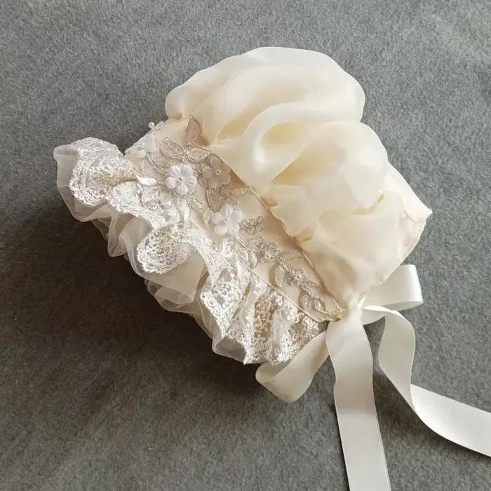 Bonnet victorien à volants pour femme