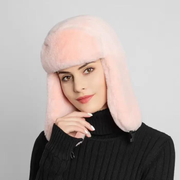Chapeau pour femmes en fausse fourrure d'hiver avec rabat pour les oreilles