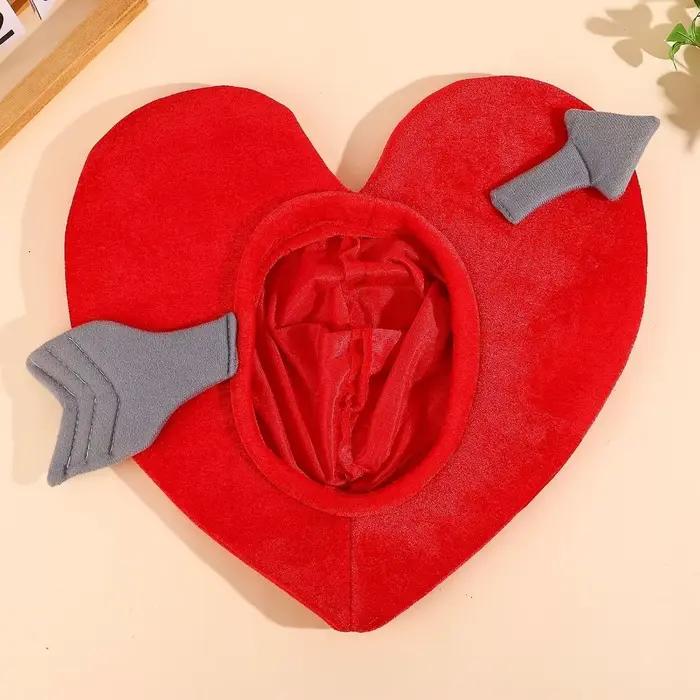Chapeau de cœur rouge amusant pour la Saint-Valentin