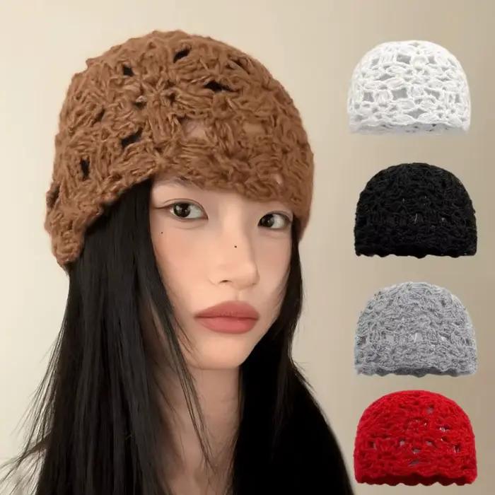 Chapeau décontracté en crochet de couleur unie avec fleur