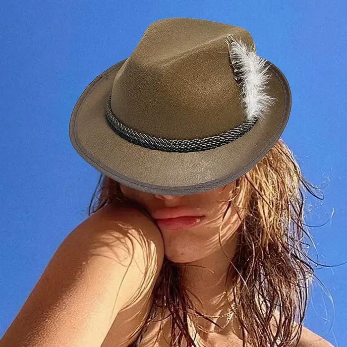 Chapeau de décoration de plumes à la mode