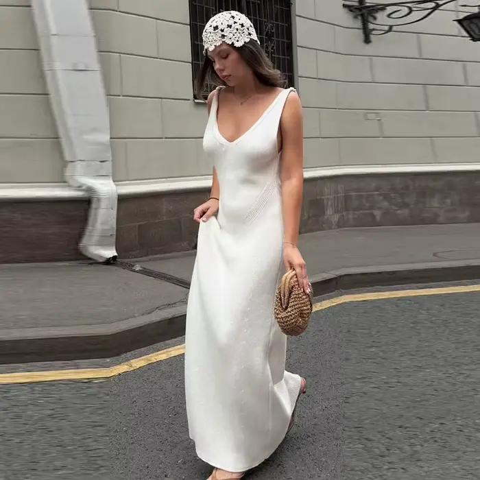 Chapeau en dentelle ajourée tricoté à la main pour femme
