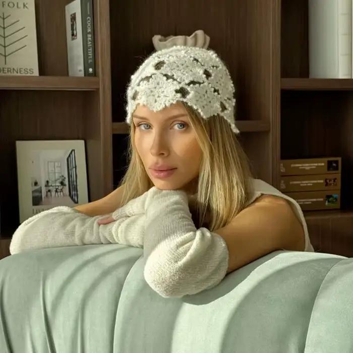 Chapeau tricoté ajouré fait main pour femme