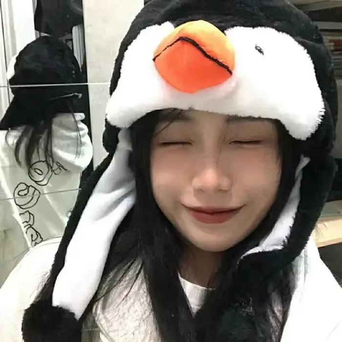 Bonnet en peluche pingouin de dessin animé
