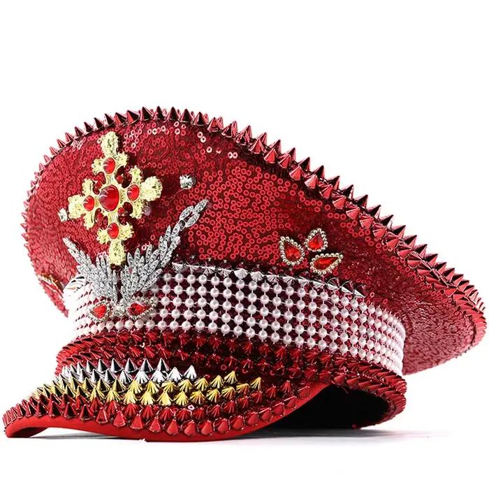 Chapeau de capitaine de Festival rouge fait à la main