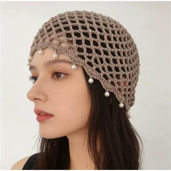 Chapeau pull-over ajouré à sequins