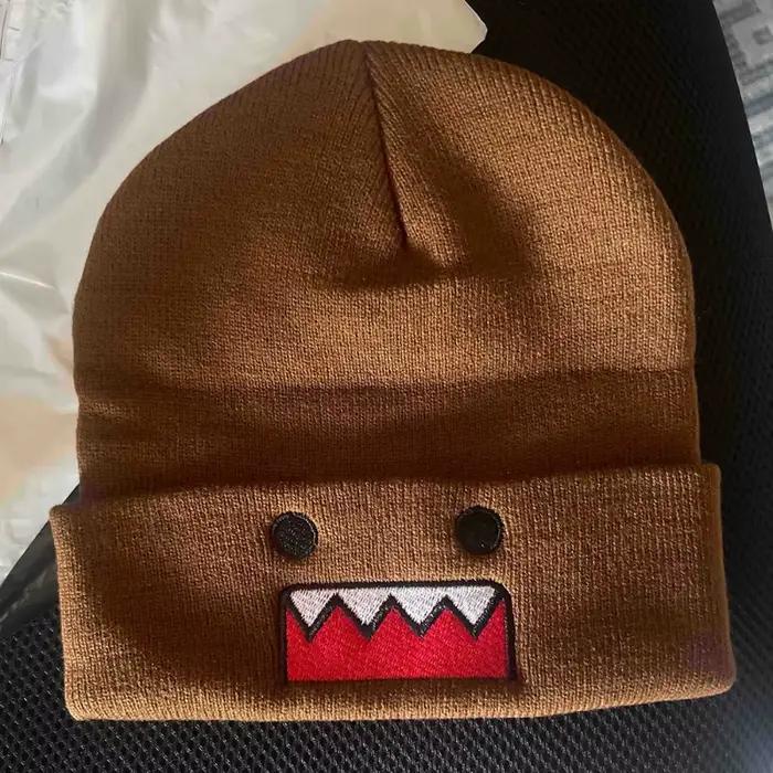 Chapeau tricoté brodé Domo Kun pour femmes et hommes