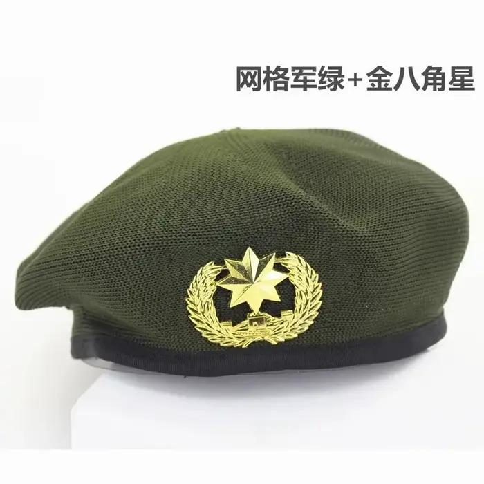 Béret en maille respirant avec écusson métallique étoile