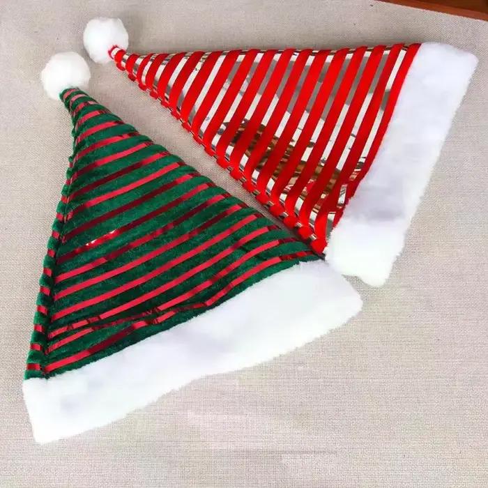 Chapeaux de noël à rayures brillantes