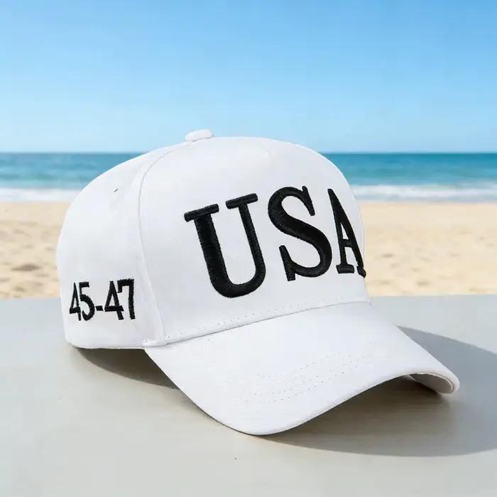 Un chapeau américain blanc à la mode avec des détails "45-47"