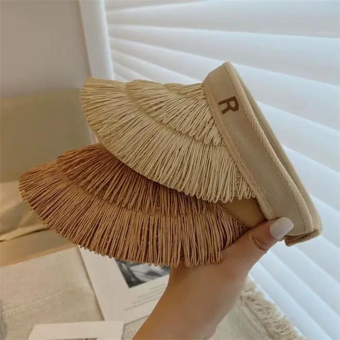 Chapeaux de paille à pampilles de styliste élégant