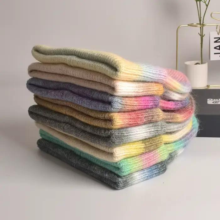 Chapeau tricoté à rayures romantiques pour femmes