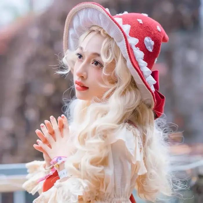 Chapeaux pointus de sorcière en dentelle faits à la main pour adultes, idéaux pour Halloween, cosplay, mode gothique et style Lolita, accessoires de fête, polyvalents et faciles à porter