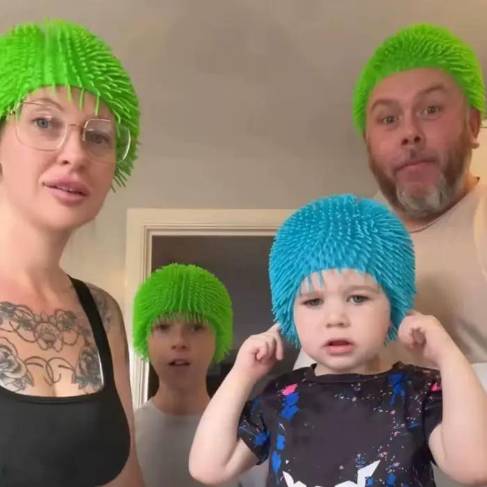 Chapeau foufou amusant avec poils en TPR