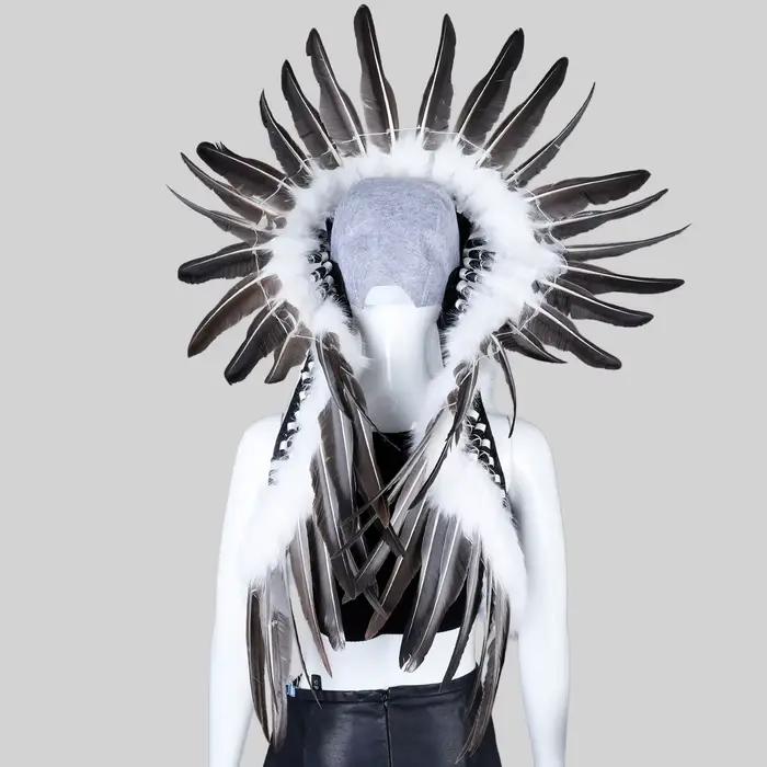Chapeau à plumes de style bohème